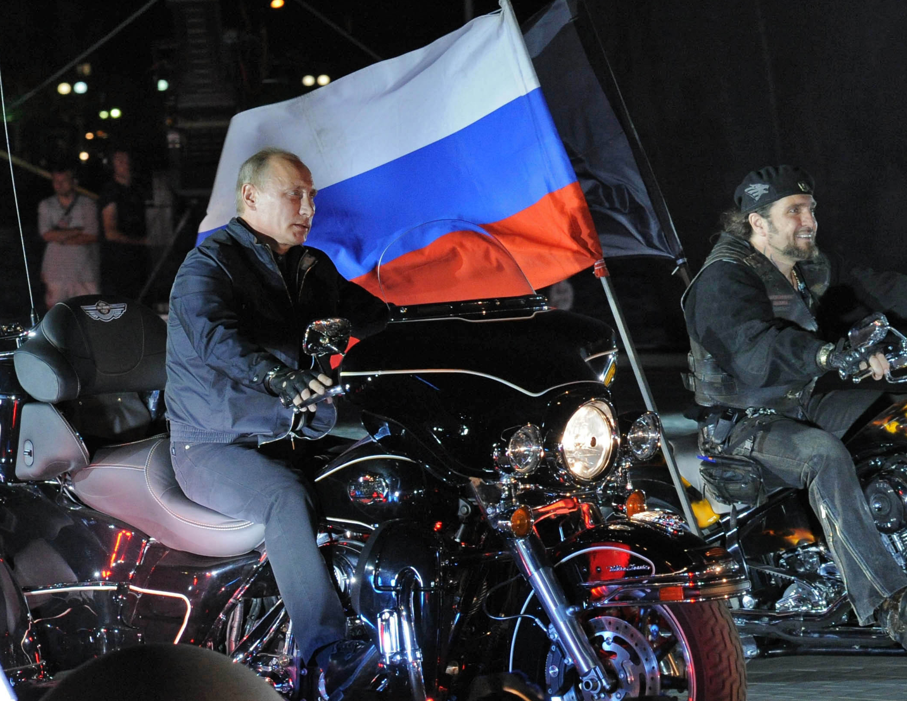 Vlad unternimmt 2011 eine Fahrt mit der russischen Biker-Gang „Night Wolves“.