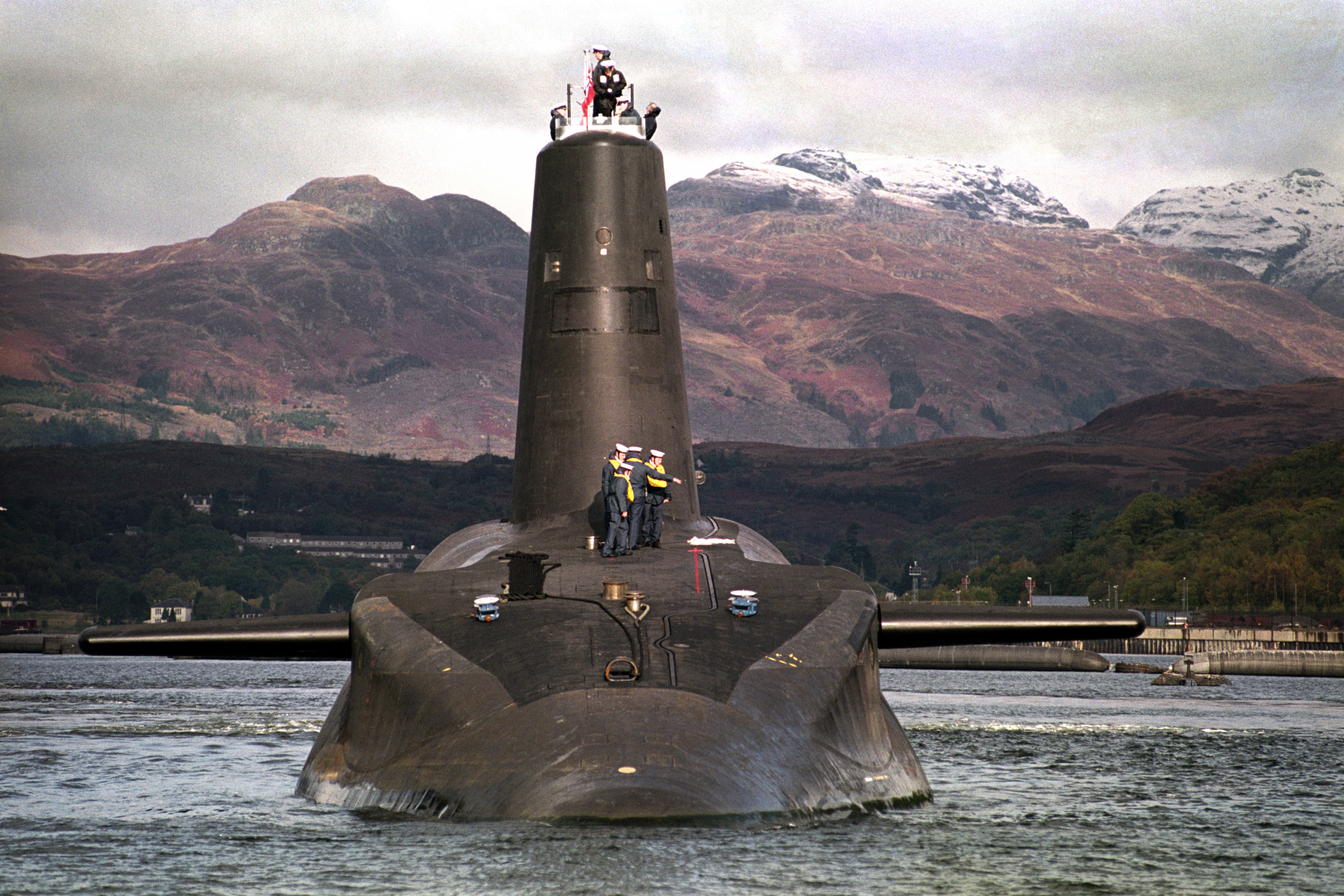 Starmer sagte gegenüber ITV sogar, dass er bereit wäre, den Nuklearknopf zu drücken, wenn Großbritannien angegriffen würde, abgebildet auf der HMS Vanguard