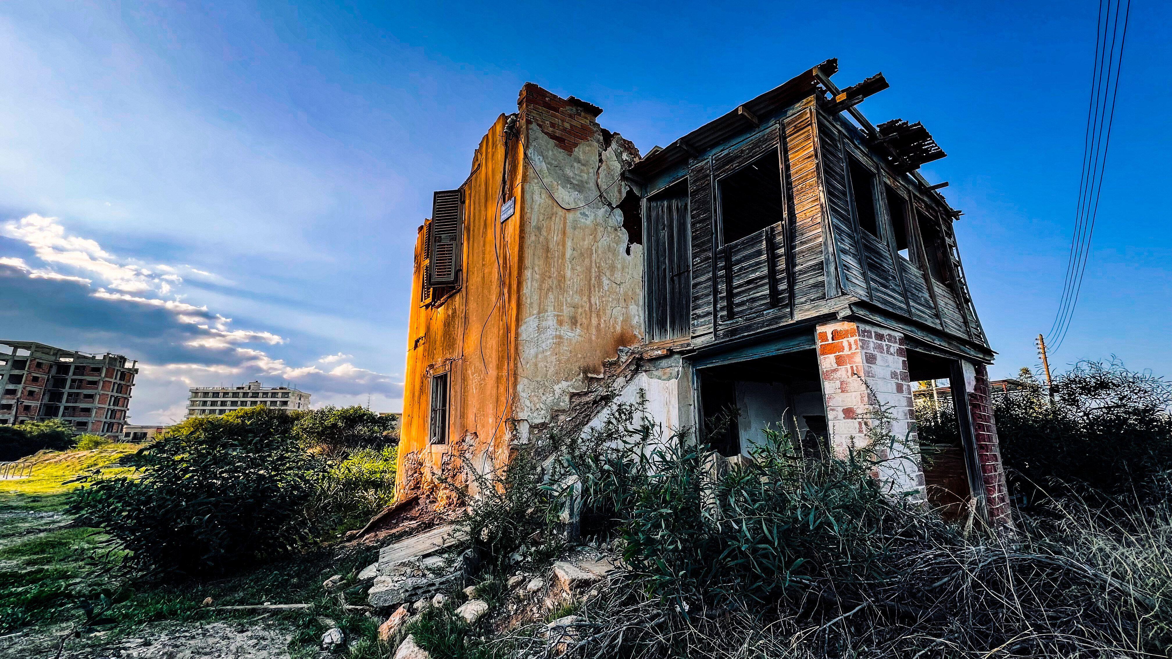 Unheimliche Bilder zeigen die verfallenden Gebäude in Varosha