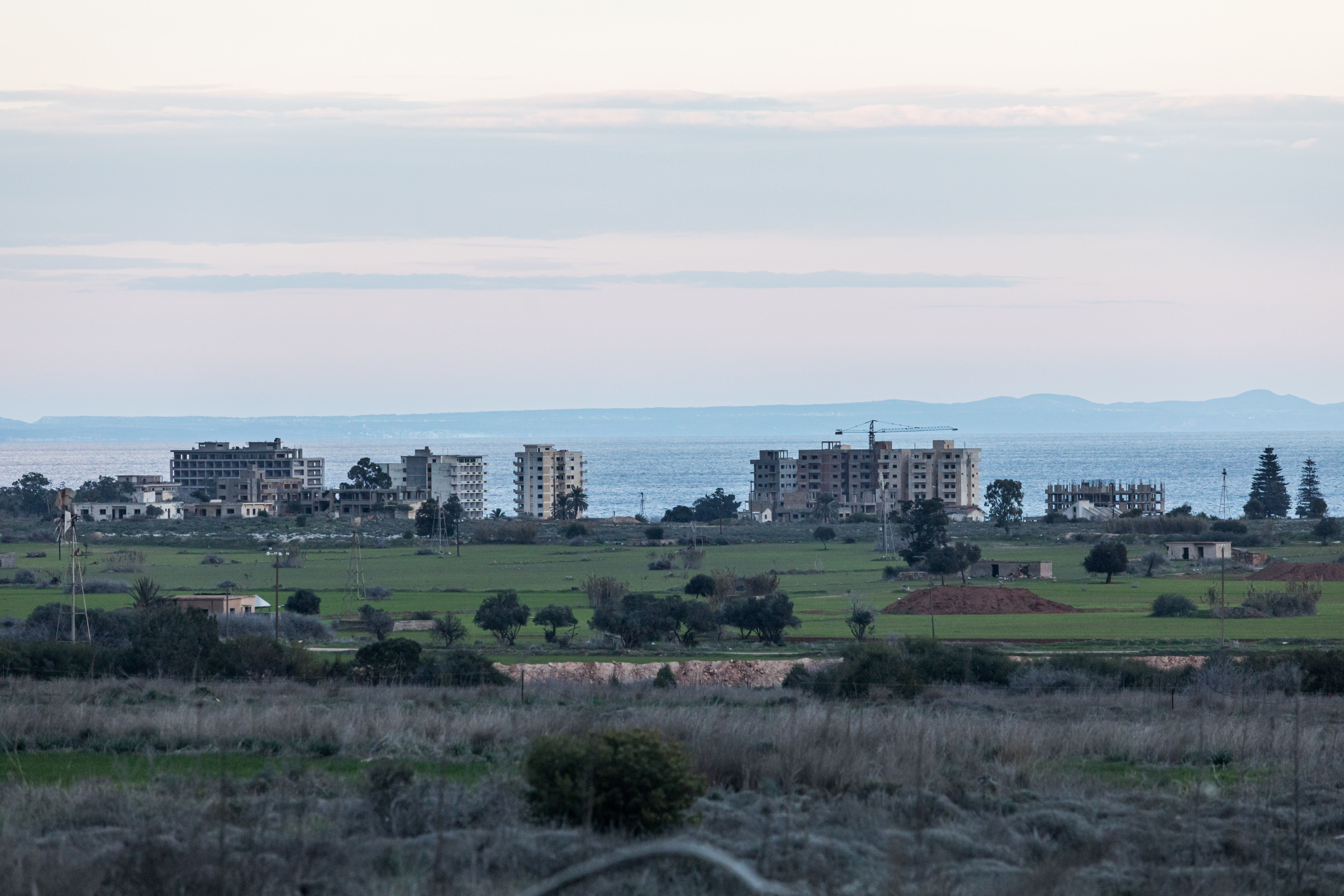 Der Blick auf Varosha aus der Ferne, da es Touristen immer noch nicht gestattet ist, Teile der Gegend aus der Nähe zu besichtigen