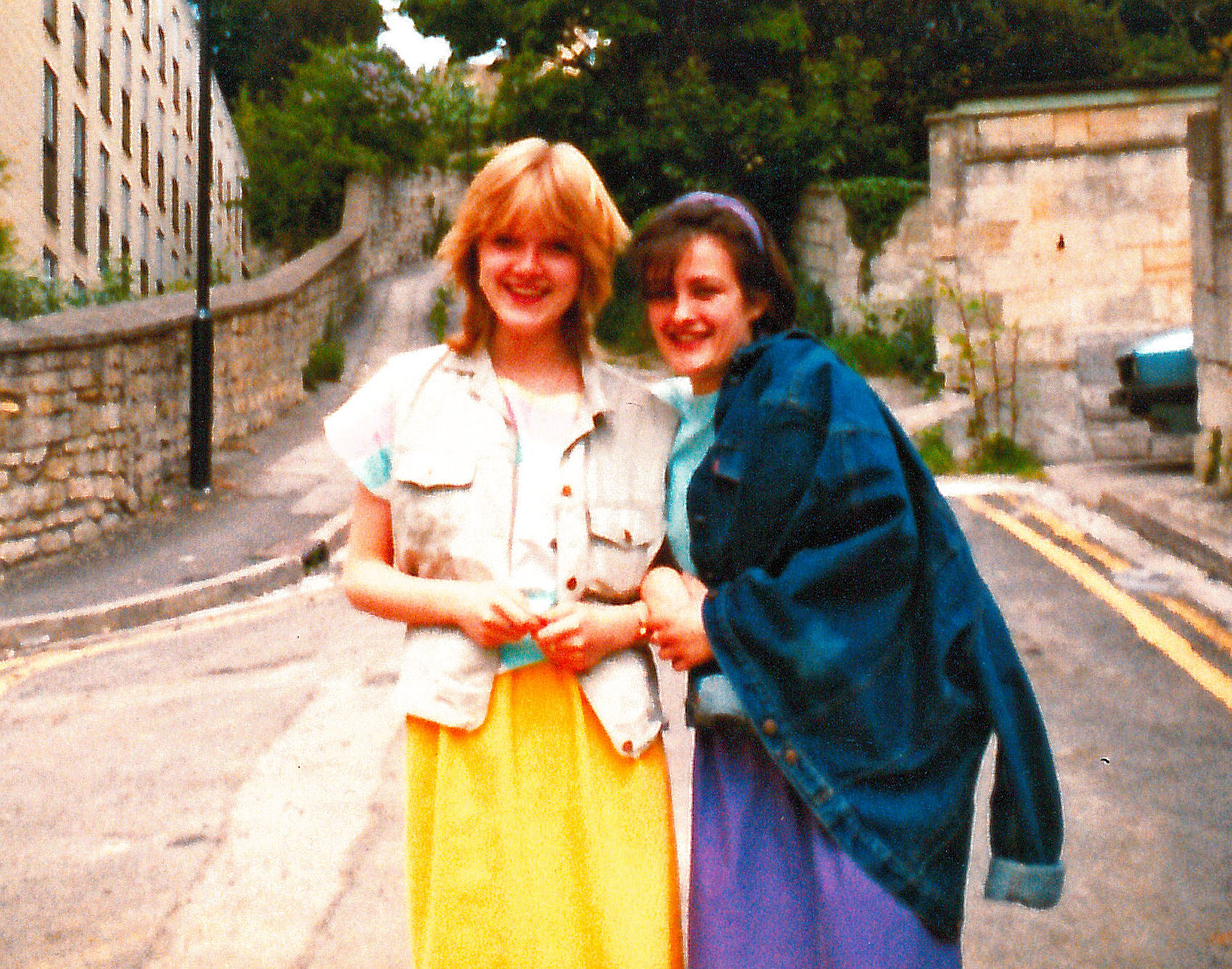 Die „quirlige“ Melanie (links im Bild) hatte 1983 mit einer Freundin davon geträumt, Archäologin zu werden