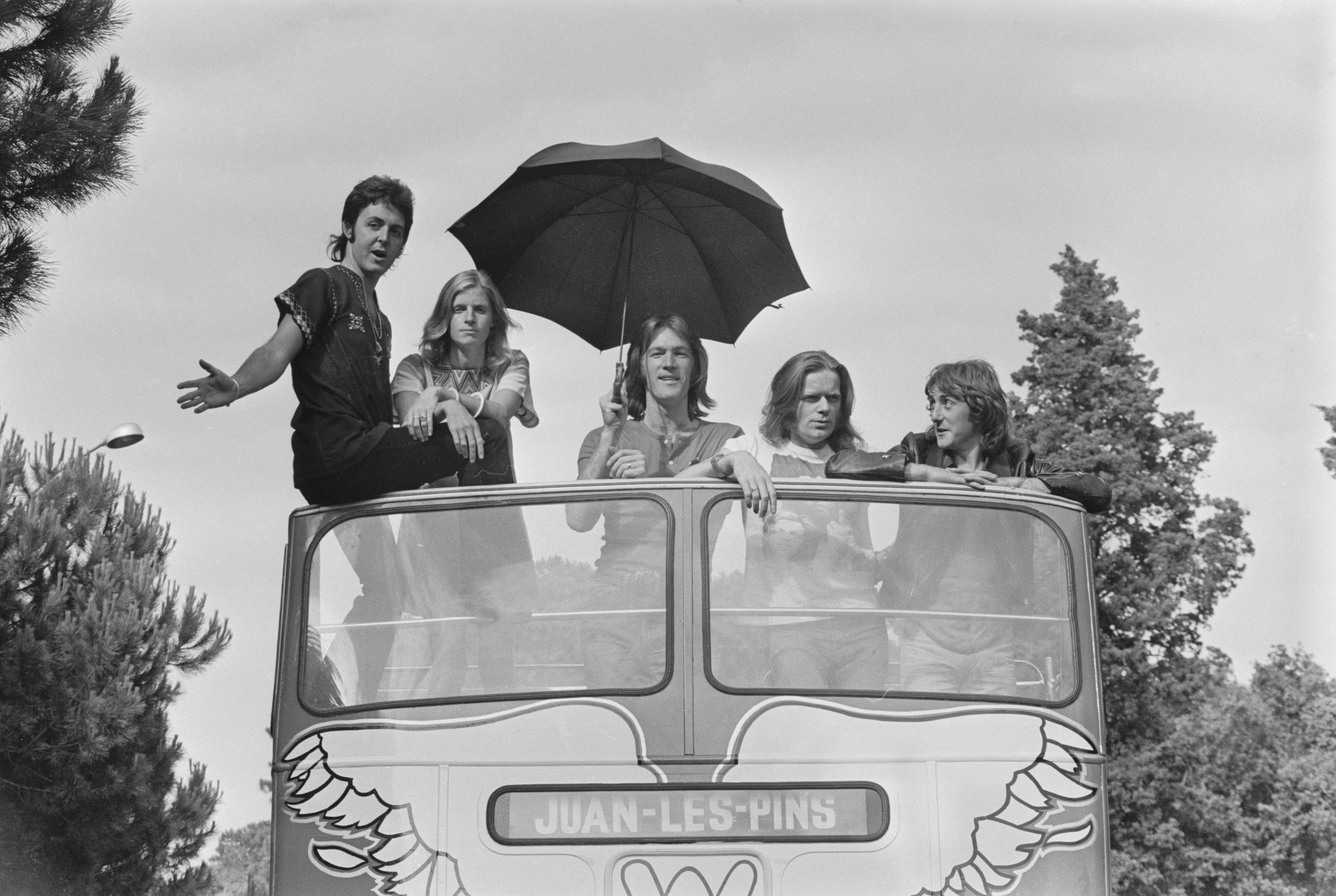 McCartney, Linda, Denny Seiwel, Henry McCullough und Denny Laine an Bord im Juli 1972