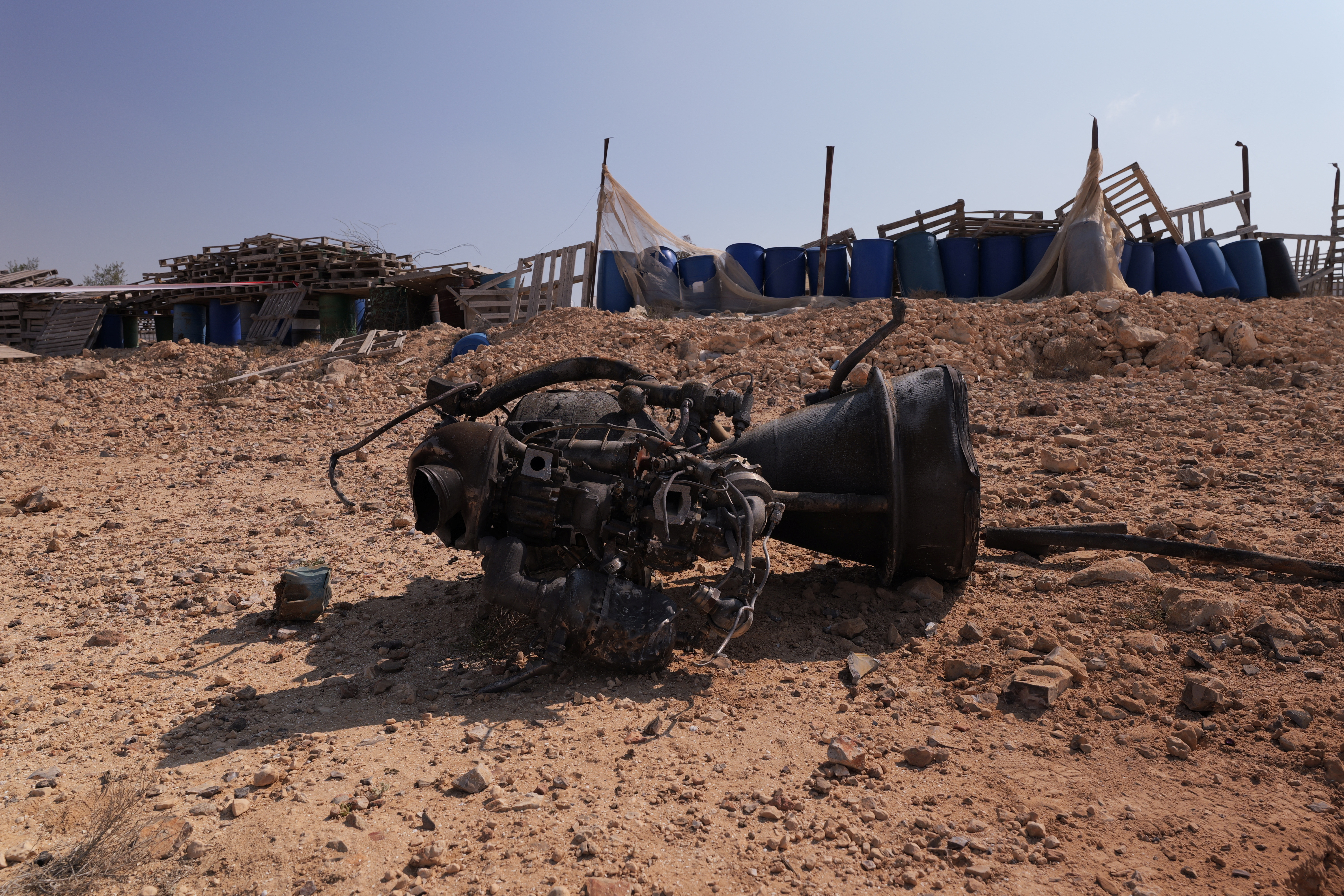 Die Überreste eines Raketentriebwerks, das nach Angaben der israelischen Behörden ein siebenjähriges Mädchen lebensgefährlich verletzte