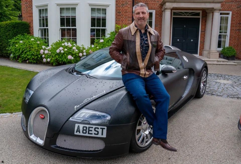 Der Selfmade-Millionär mit seinem wertvollen Bugatti