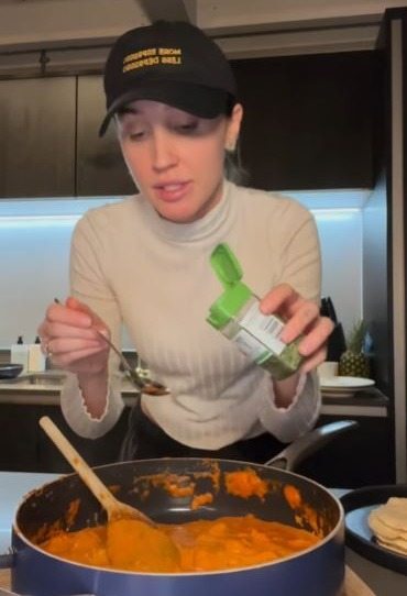 Megan postet regelmäßig auf Instagram, wie sie köstliche Mahlzeiten kocht