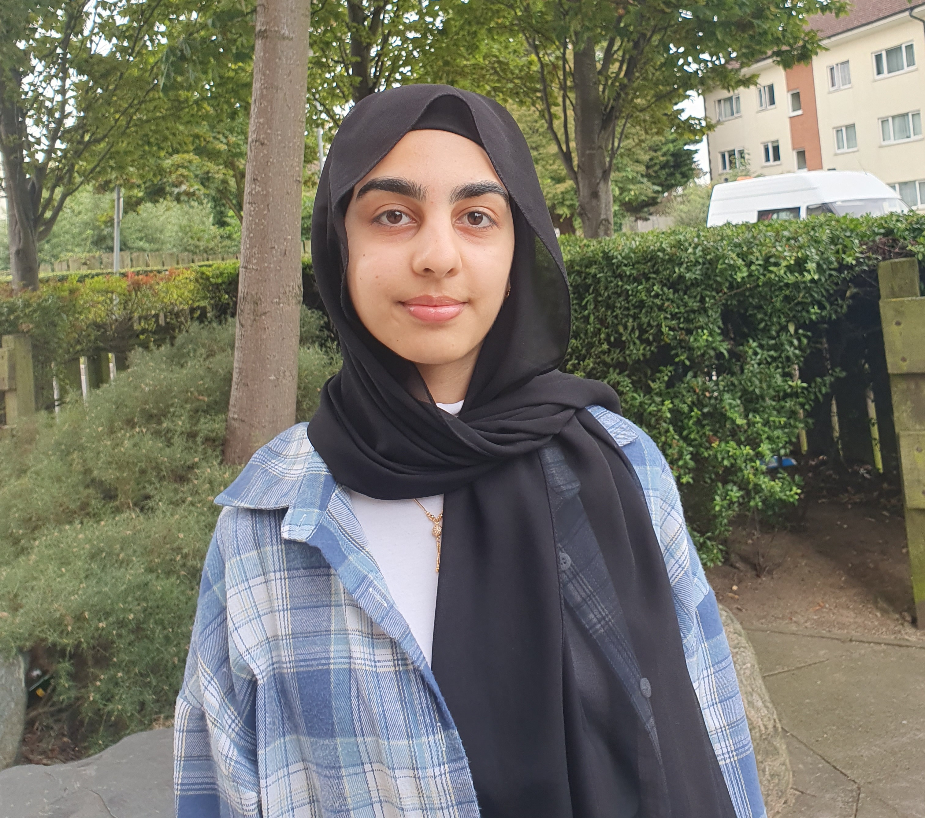 Die Empfängerin Basira Rishad, die gerade ihr Informatikstudium an der Londoner Queen Mary University begonnen hat, bezeichnete das Stipendium als „lebensverändernd“.