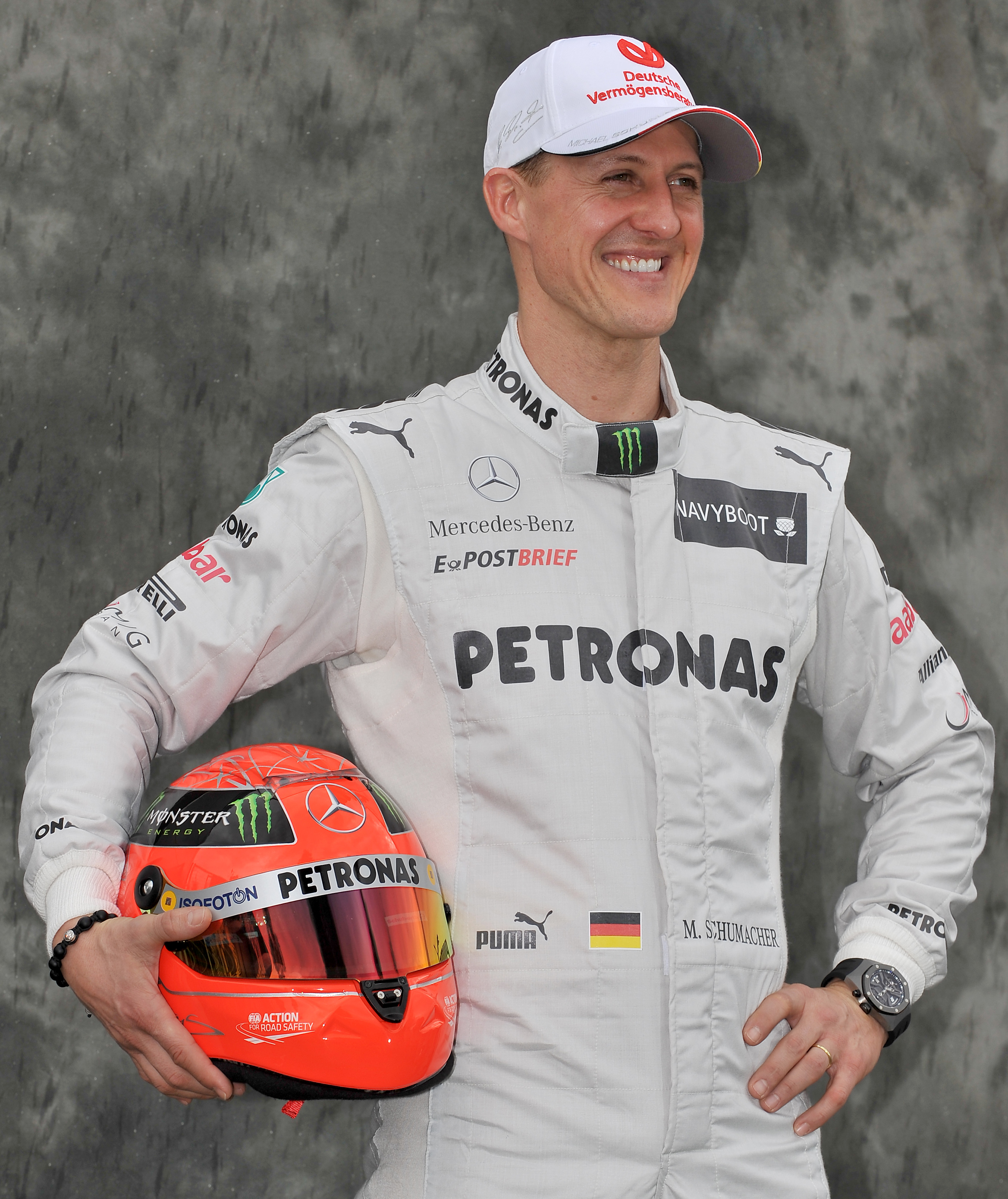 Schumacher posiert für das offizielle Fahrerporträt vor dem Formel-1-Grand-Prix von Australien in Melbourne 2012