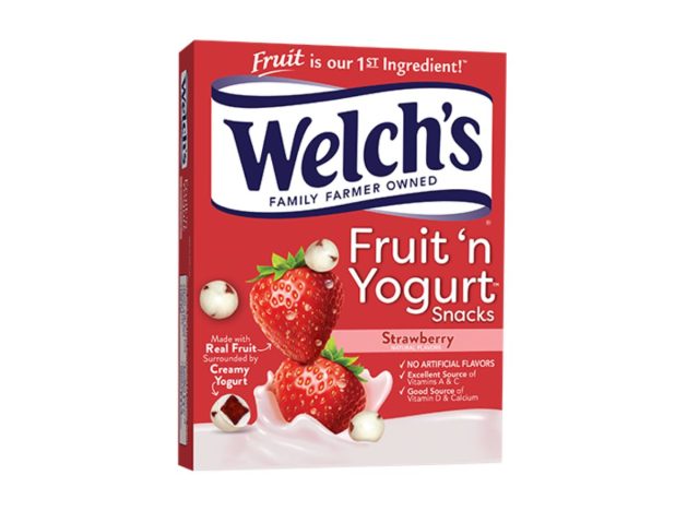Schachtel mit Obst- und Joghurtsnacks von Welch's auf weißem Hintergrund