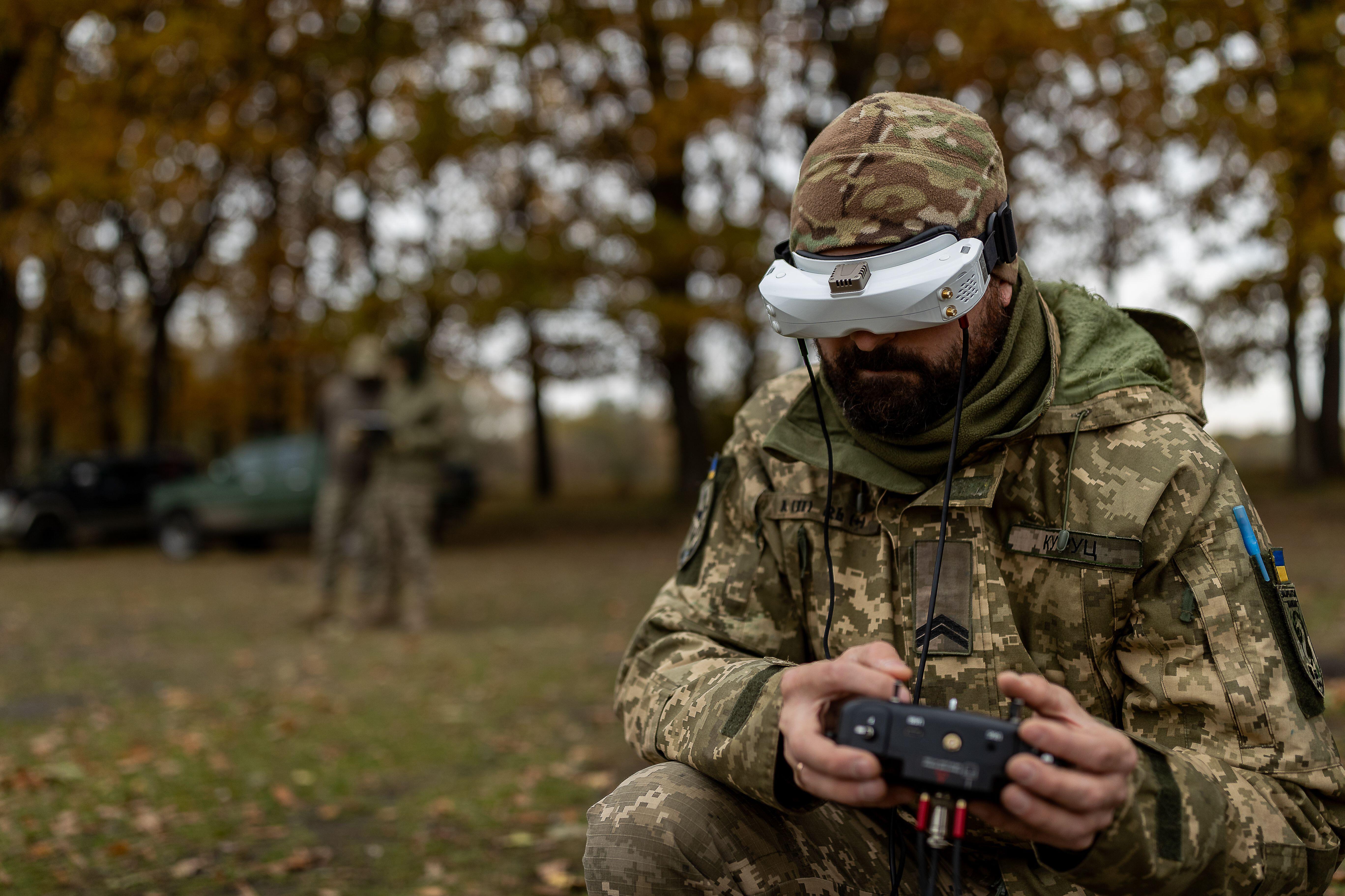 Die Ukraine ist verzweifelt auf der Suche nach Drohnen mit größerer Reichweite