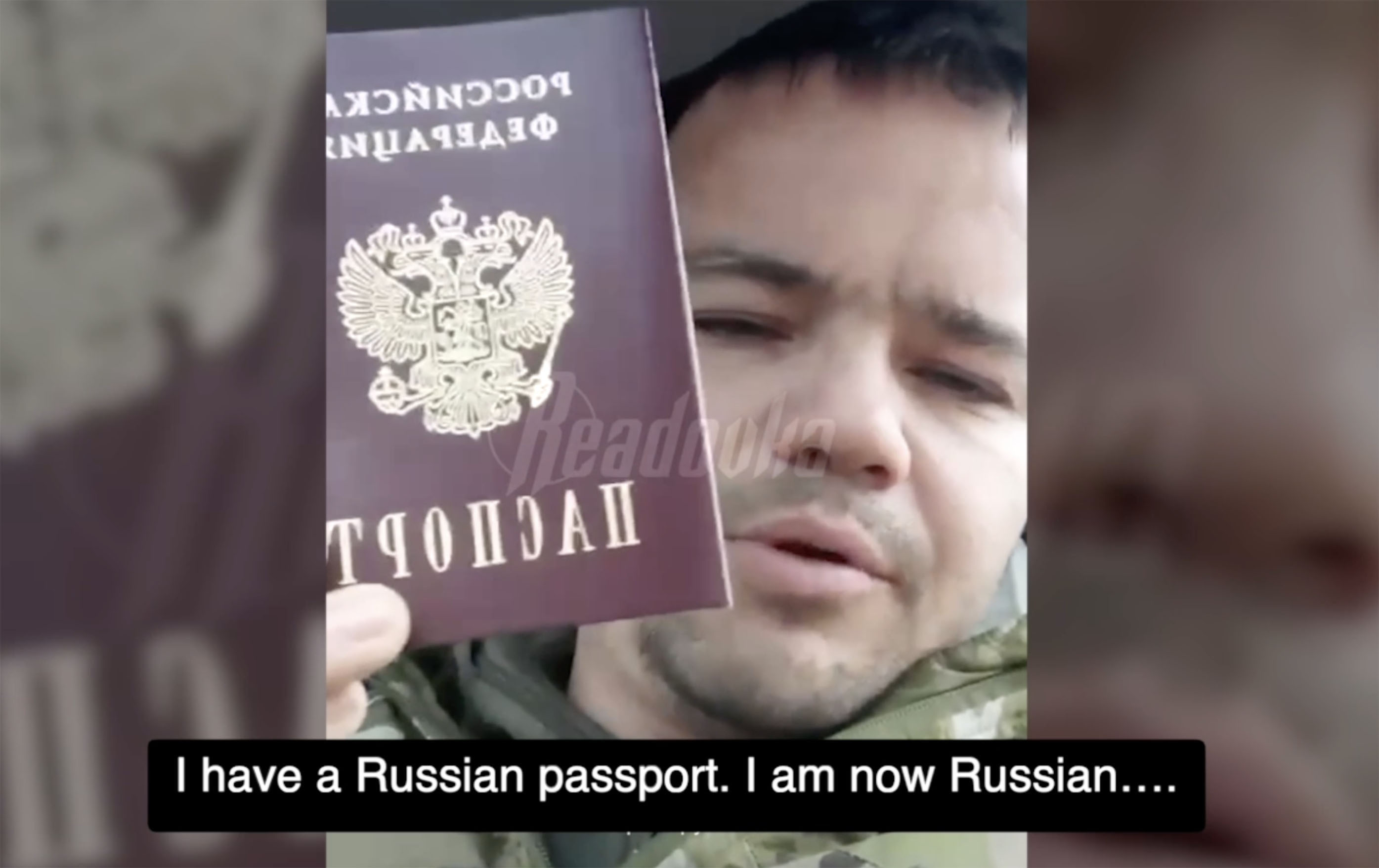 Ein staatlicher russischer Fernsehsender half dabei, die verdrehten Aufnahmen zu machen, in denen er mit seiner neuen Staatsbürgerschaft prahlt