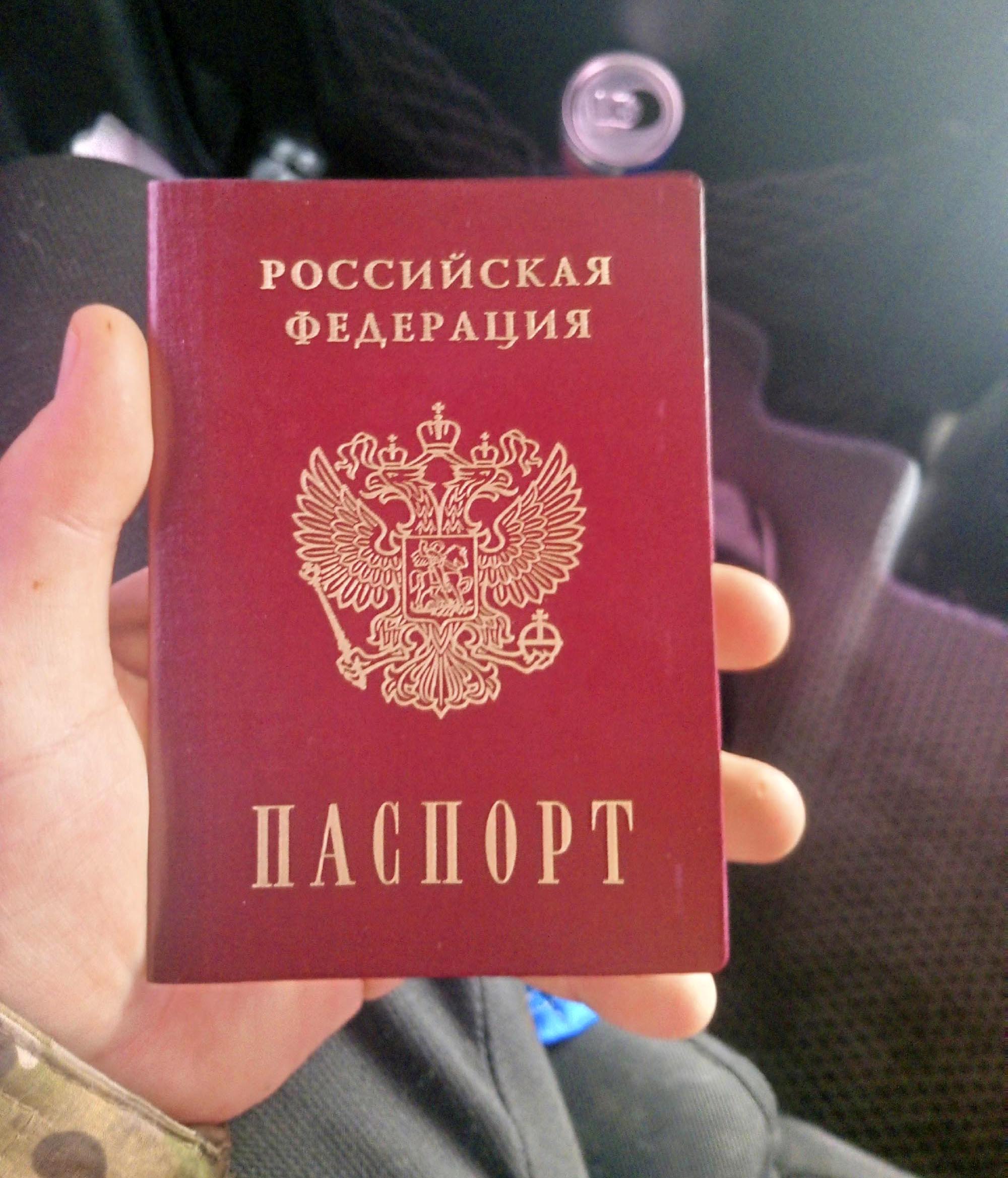In dem üblen Propagandavideo war zu sehen, wie er mit seinem russischen Ausweis prahlte