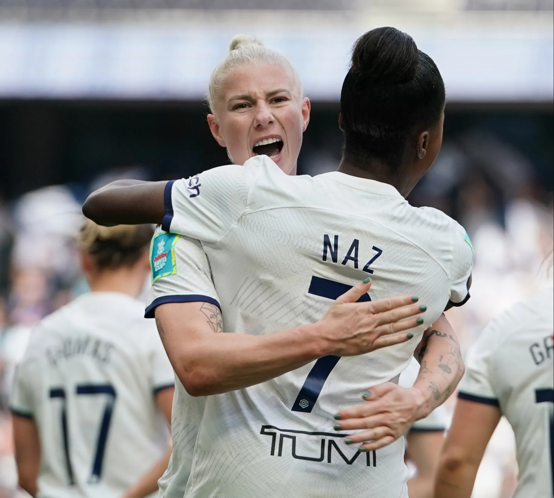 Der formstarke Naz, der im FA-Cup-Halbfinalsieg von Tottenham gegen Leicester traf, genießt es, von Spurs-Kapitänin Bethany England zu lernen