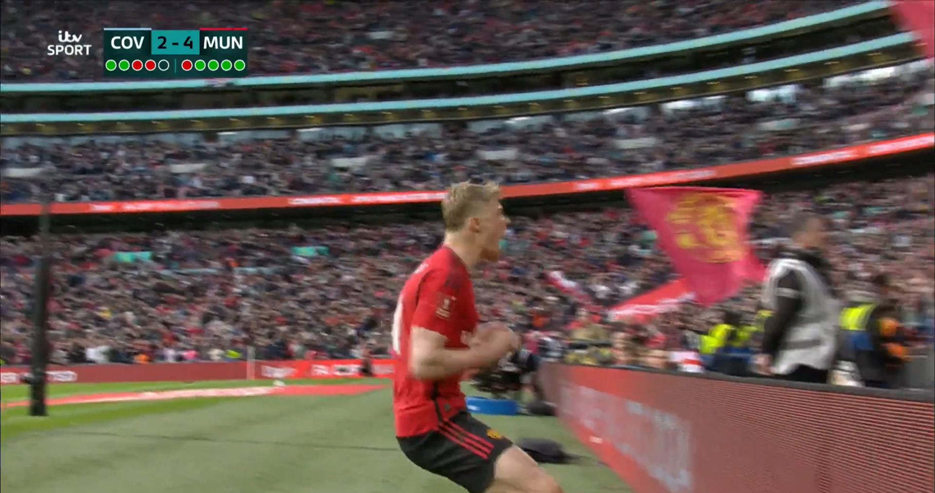 Er rannte weg, um mit den Man Utd-Fans zu feiern