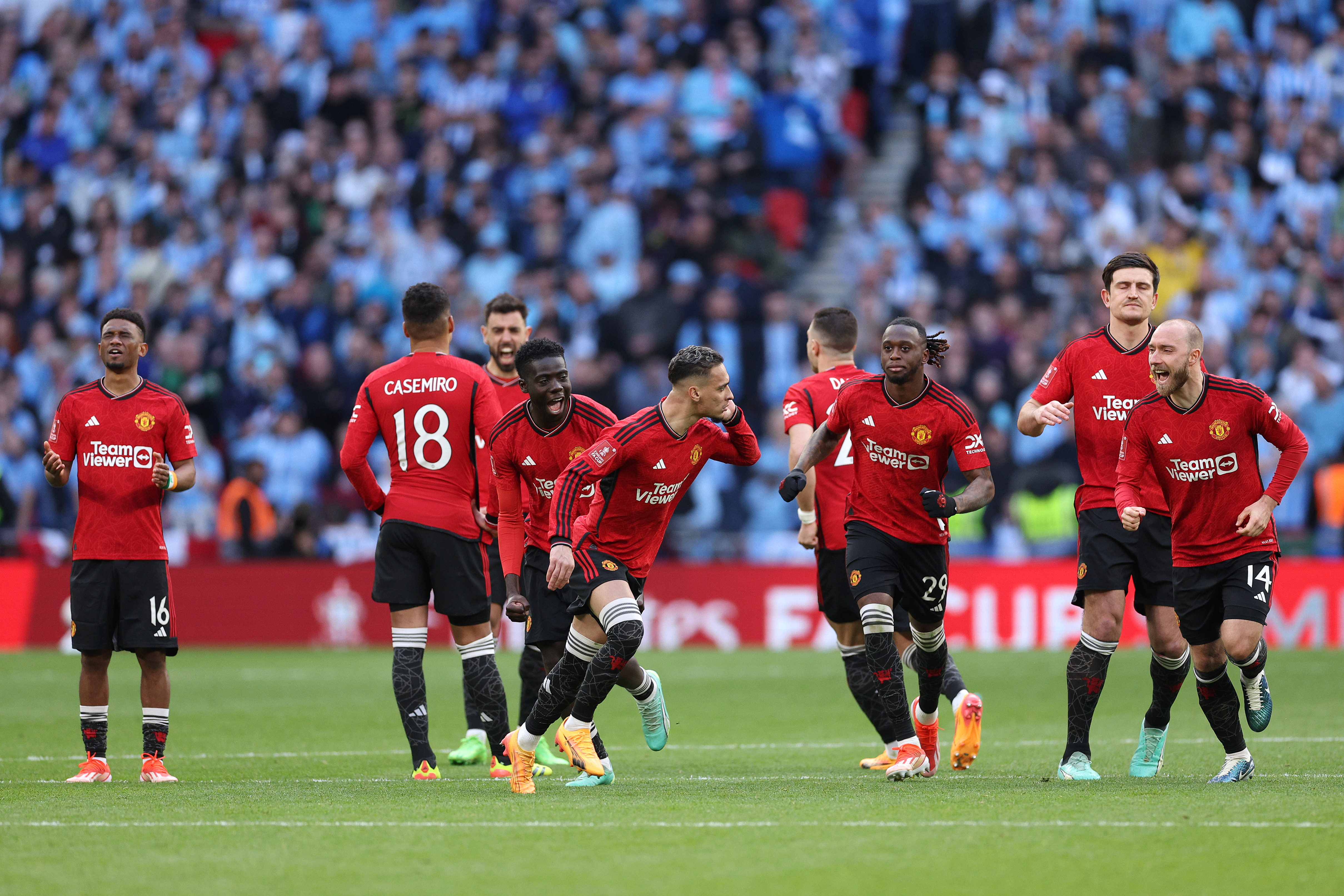 United gewann das Elfmeterschießen mit 4:2 und erreichte das FA-Cup-Finale