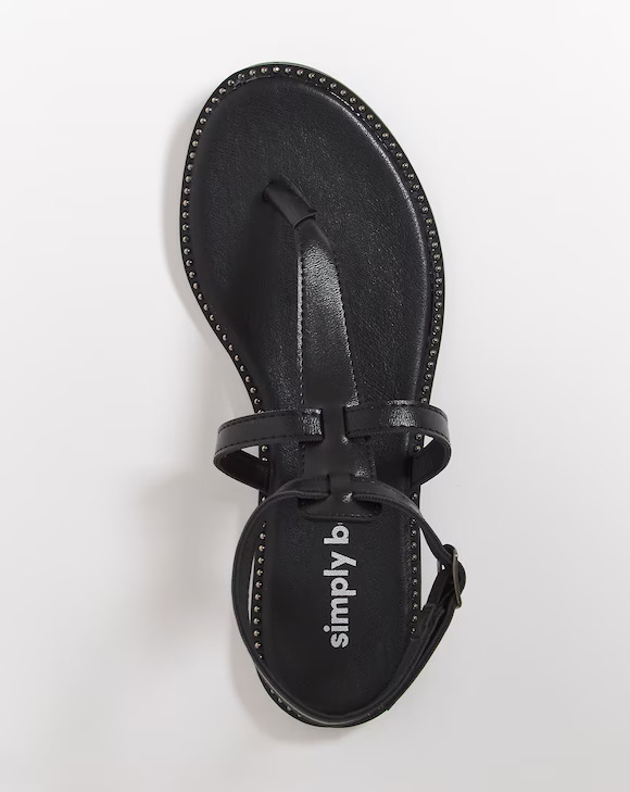 Sparen Sie 3 £ bei diesen schwarzen Sandalen bei simplybe.co.uk