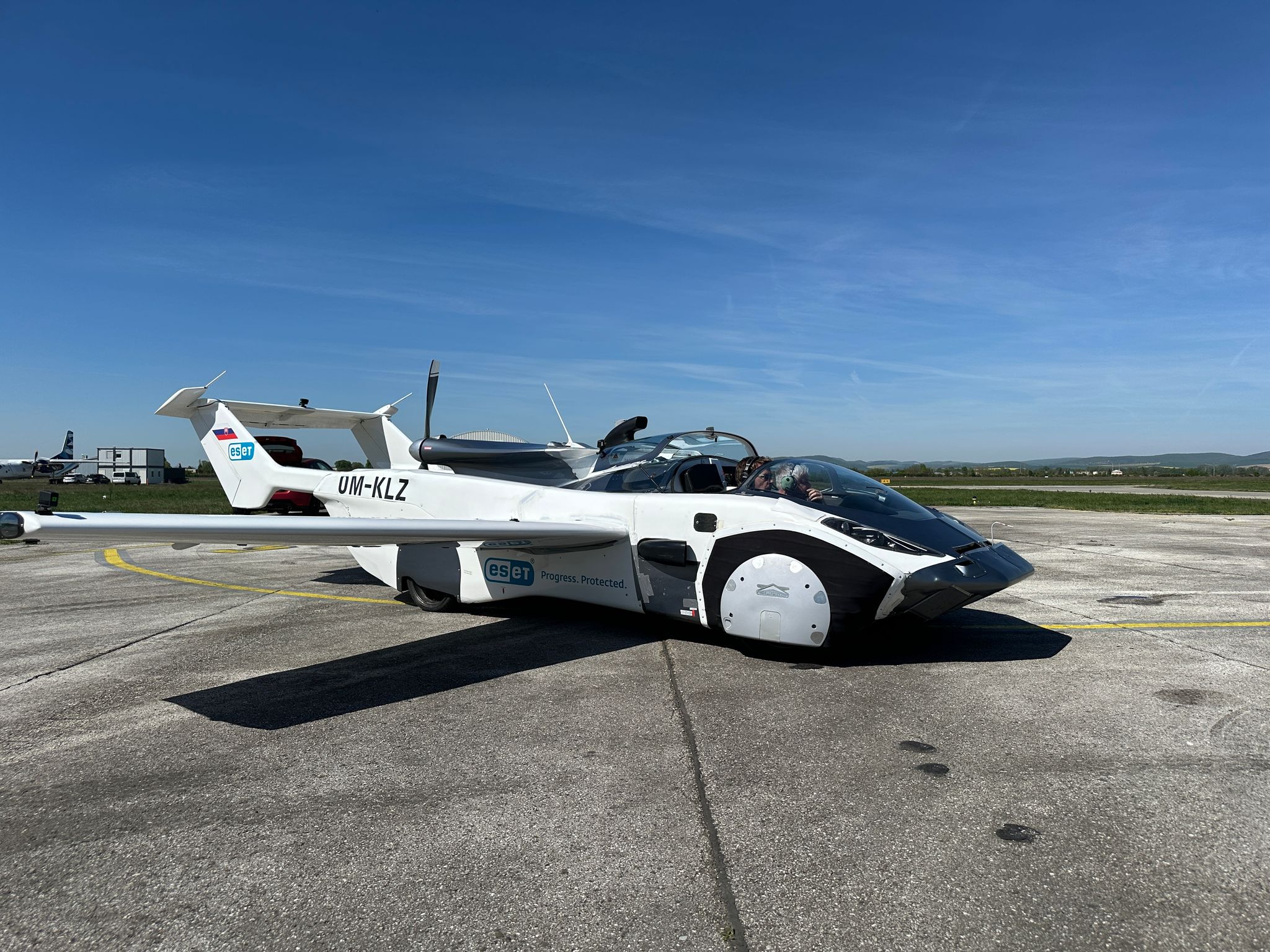 Das in der Slowakei von Professor Stefan Klein und KleinVision-Mitbegründer Anton Zajac hergestellte AirCar wurde 2022 für den Flug zugelassen