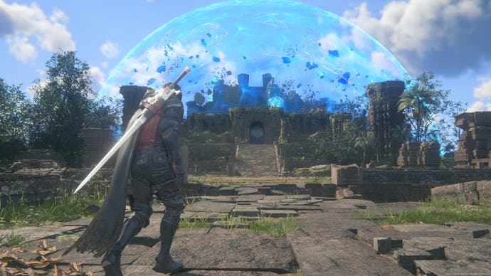 Screenshot von Final Fantasy 16, der zeigt, wie Clive mit einem Schwert auf eine Steinruine zugeht, gefangen in einer blauen Stasisblase der Zeit, mitten in der Explosion