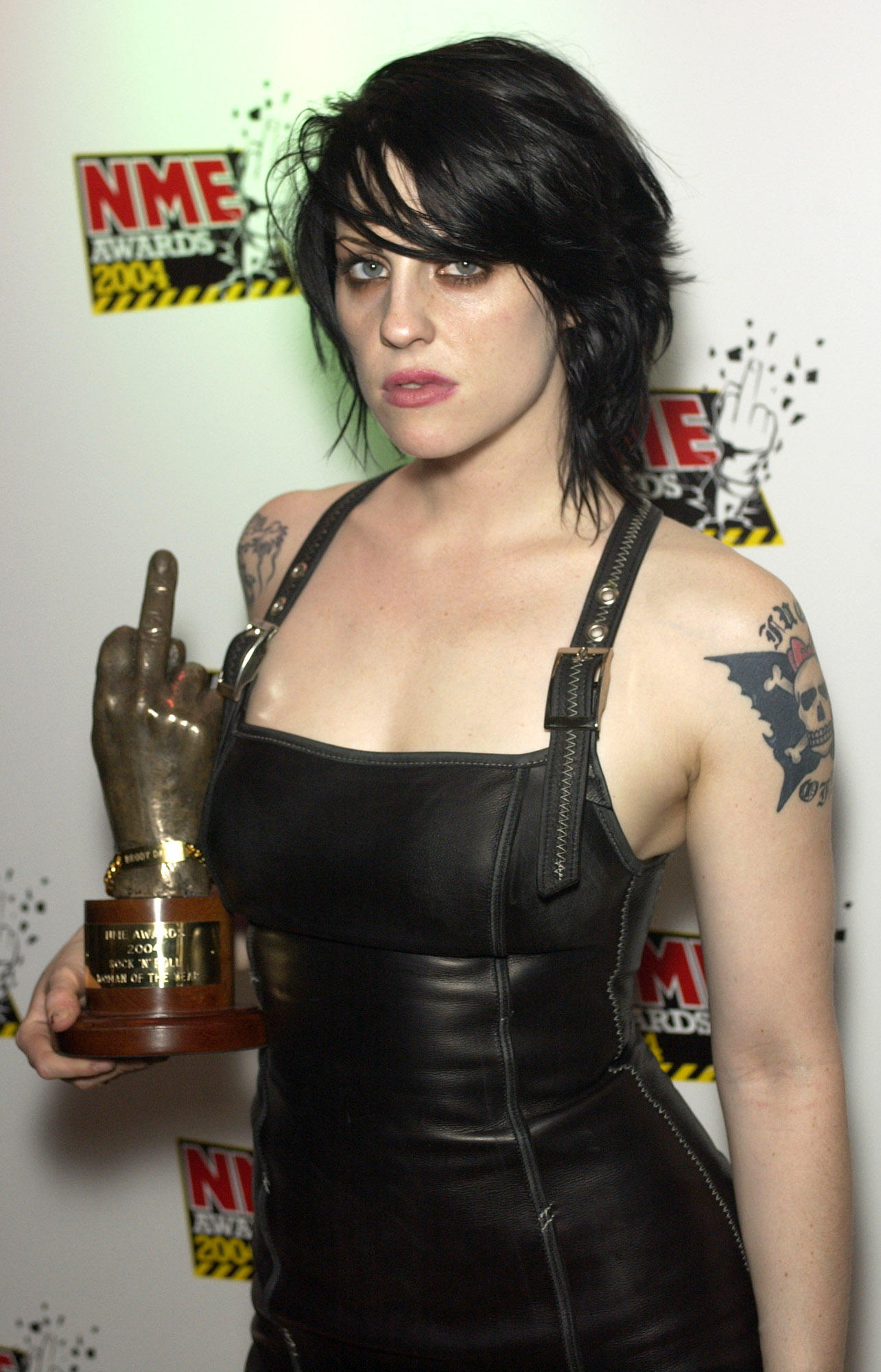 Brody mit ihrem NME Rock 'n' Roll Woman of the Year Award