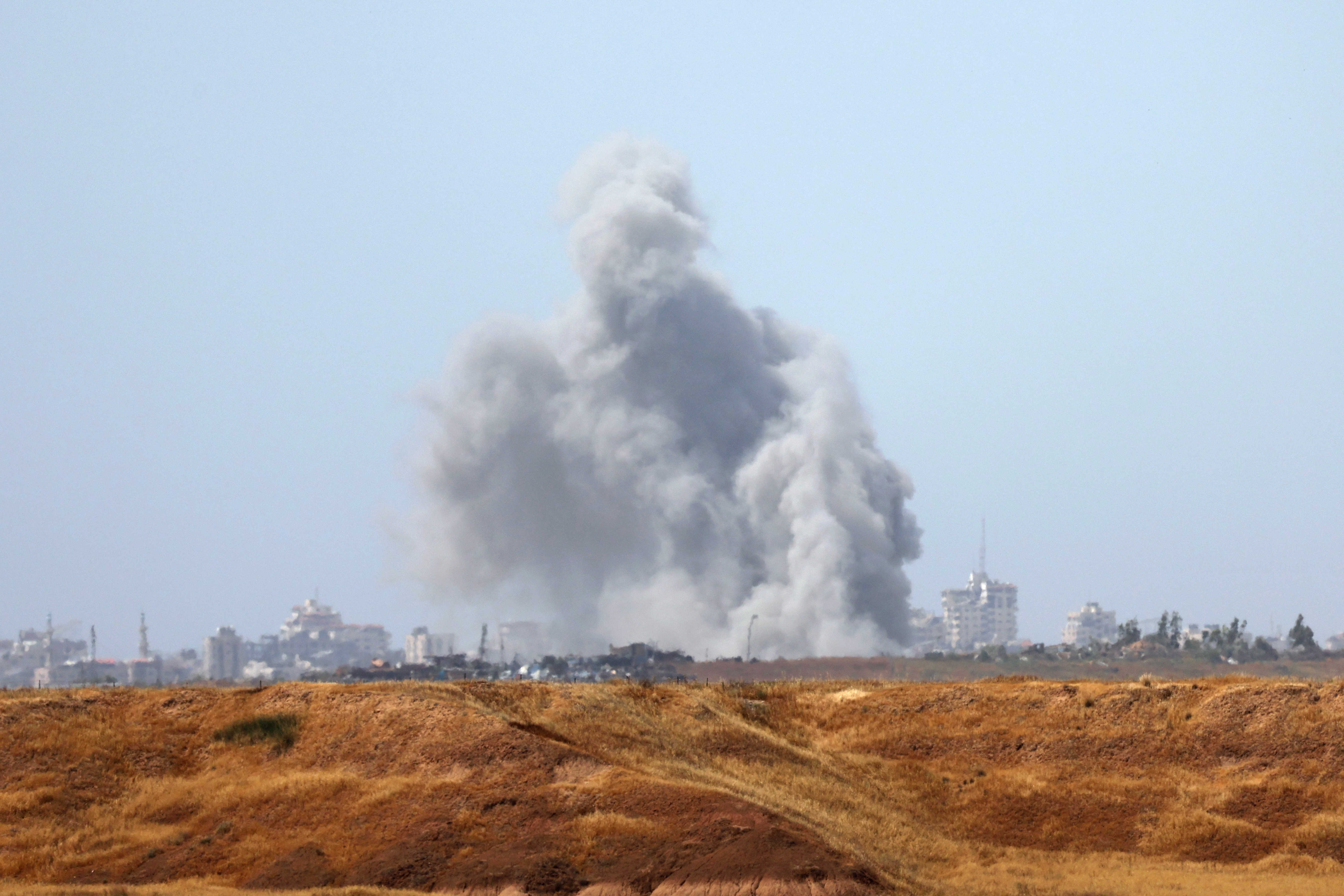 Als Folge eines israelischen Luftangriffs im nördlichen Teil des Gazastreifens stieg Rauch auf