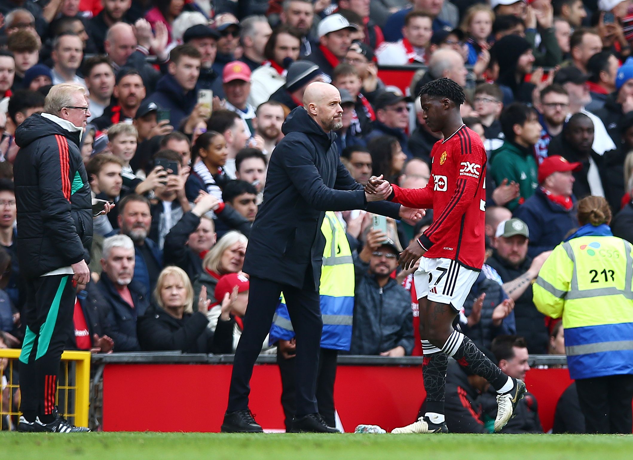 Der Trainer von Manchester United wurde für seine Entscheidung, Kobbie Mainoo auszuwechseln, ausgebuht