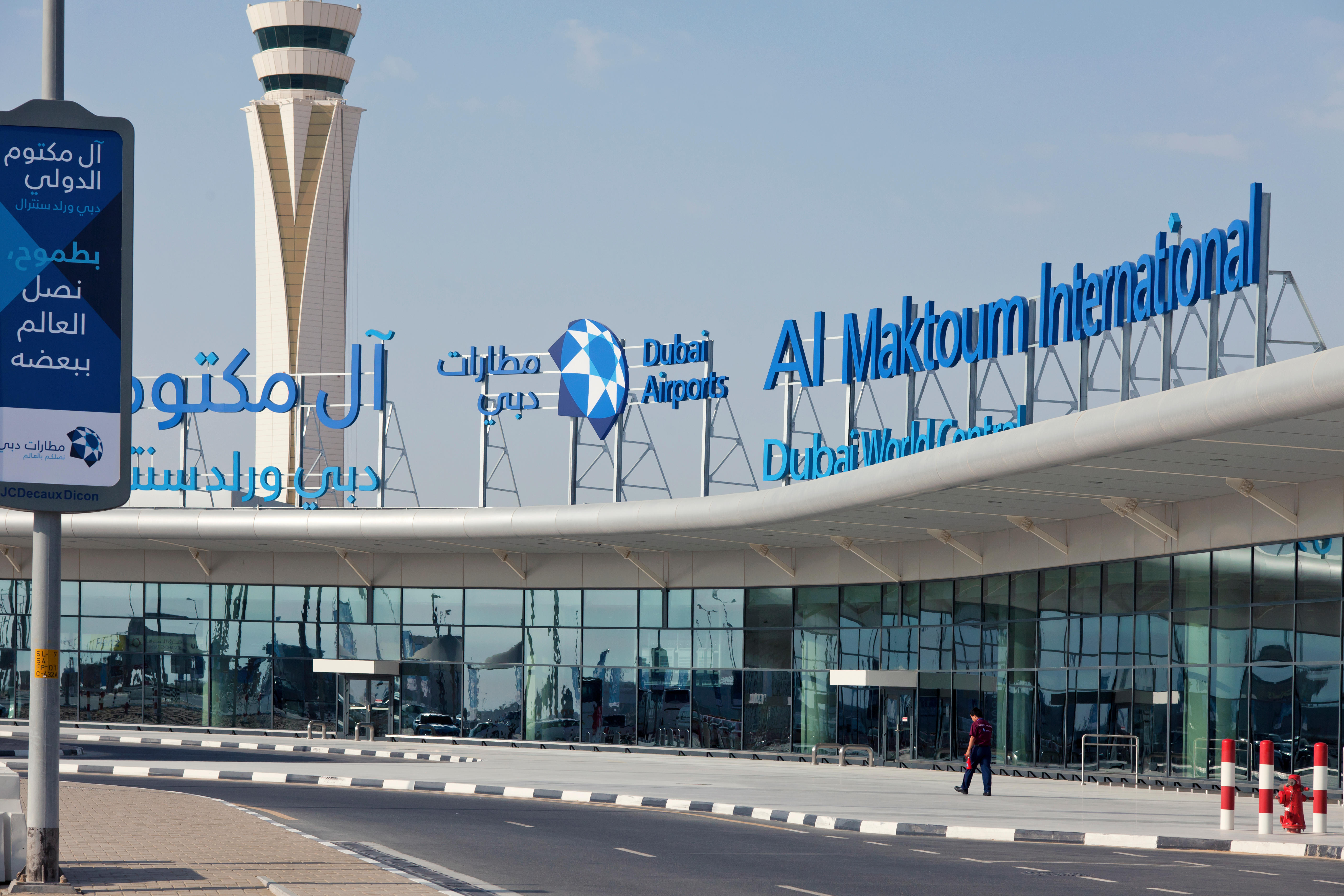 Der Al Maktoum International Airport verfügt derzeit nur über zwei Start- und Landebahnen