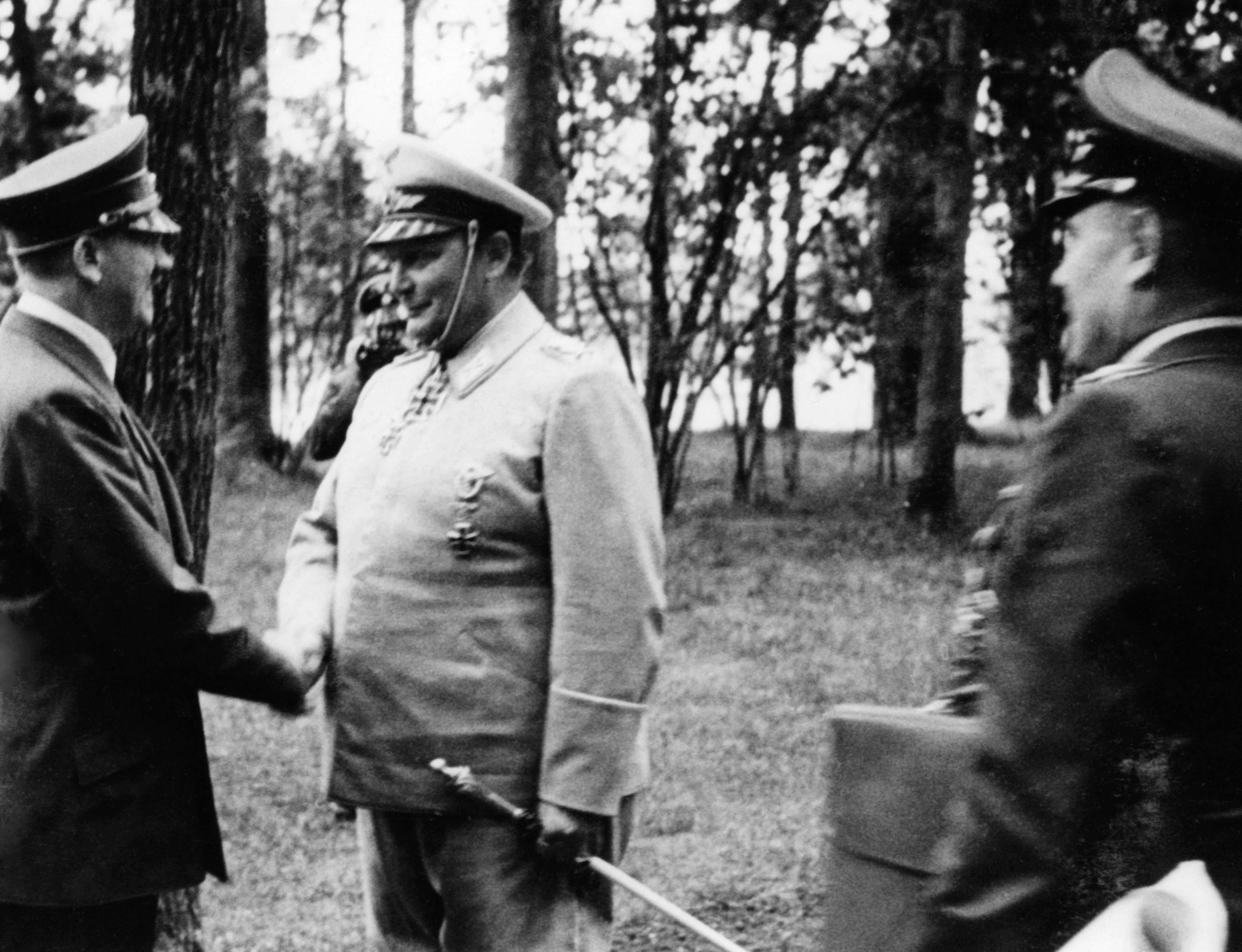 Adolf Hitler empfängt Hermann Göring 1941 in der Wolfsschanze
