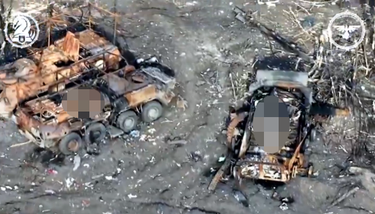 Die Überreste russischer Panzer nach einem ukrainischen Angriff über Ostern