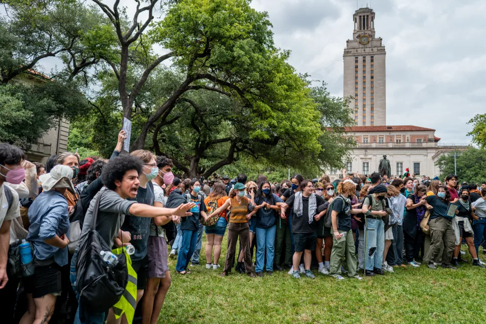 Auf dem Campus in Austin, Texas, wurden mindestens 34 Personen festgenommen