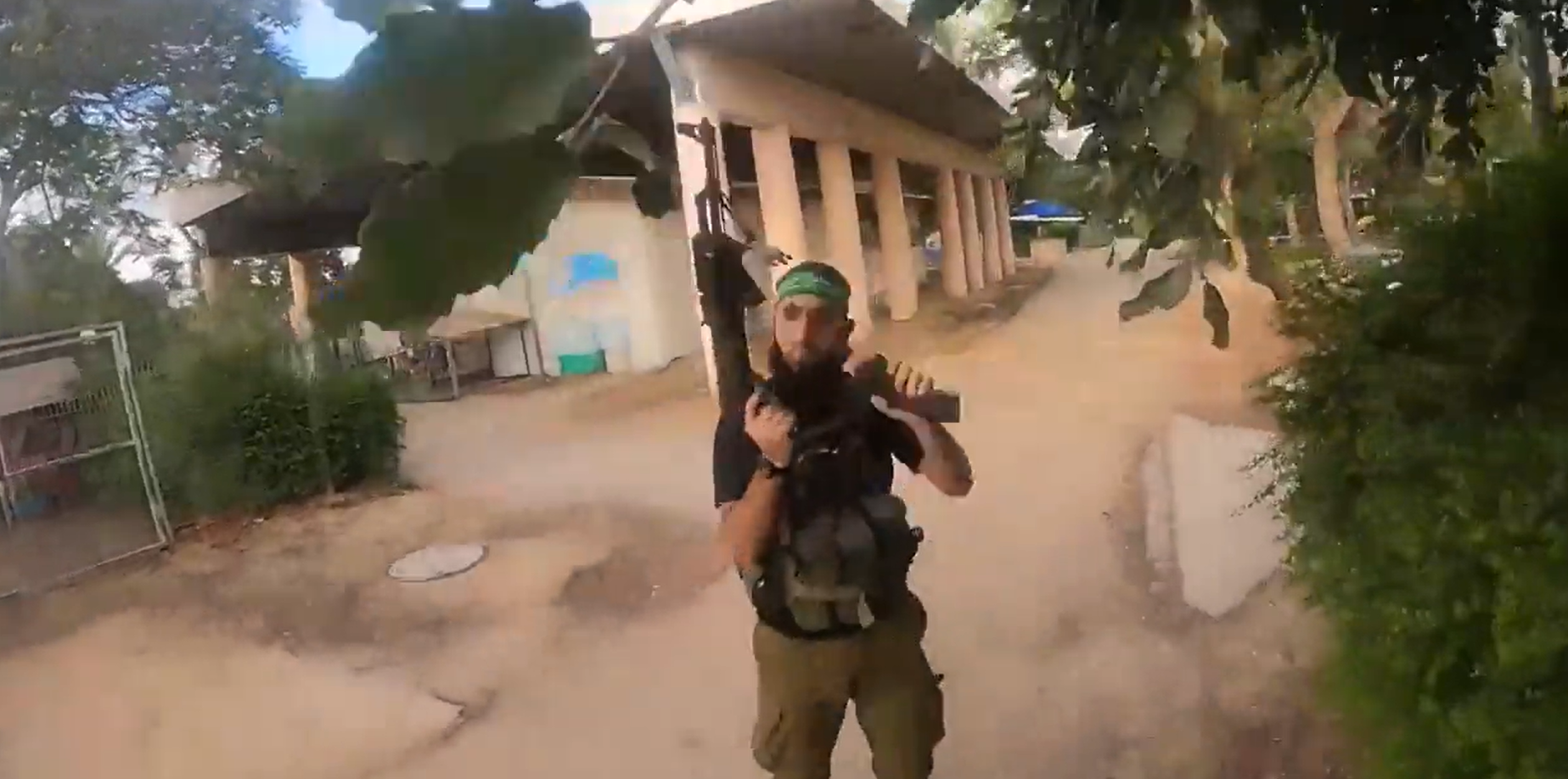 Die erschreckende Bodycam zeigt, wie ein Hamas-Terrorist das Feuer auf unschuldige Zivilisten eröffnet